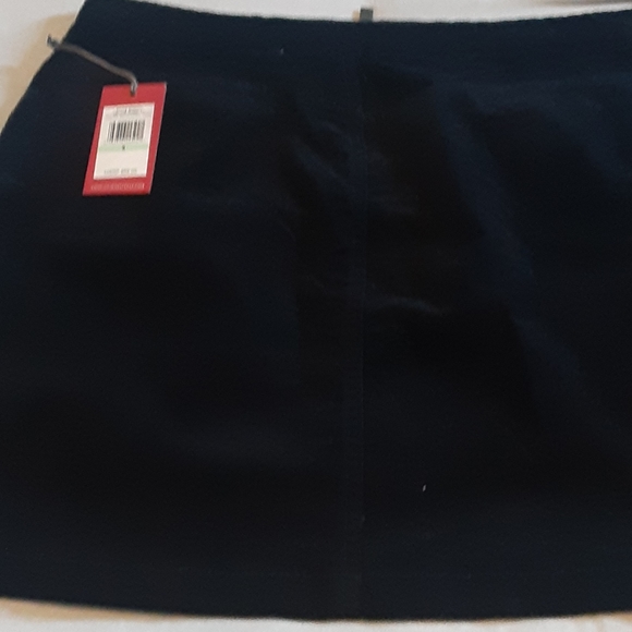 Clothes - Picture 4 of 4